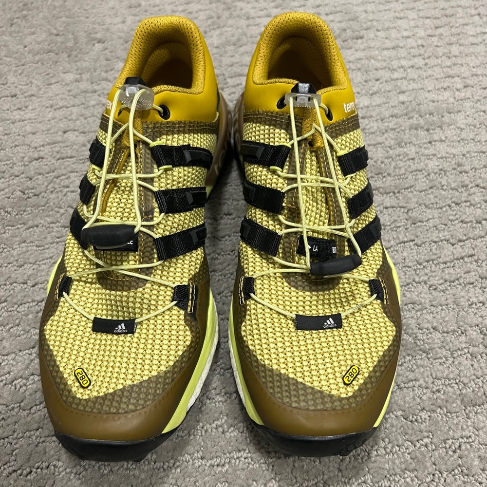 Trail shoes